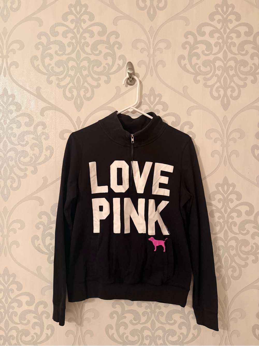 Early 2000s Victoria's Secret Black Pullover with White 'LOVE PINK' and Pink Dog